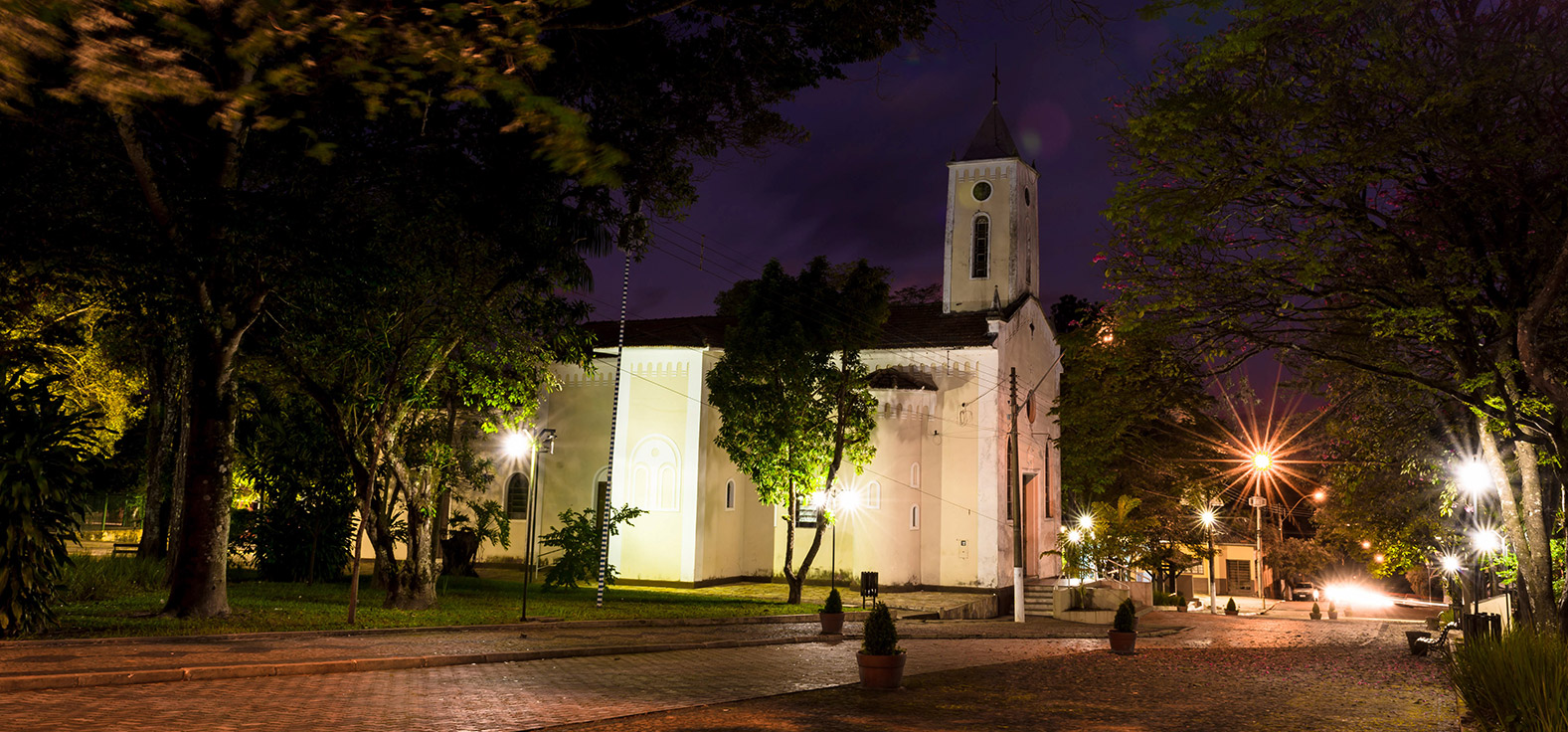 Igreja Matriz de Sant’Ana no centro de Analândia (SP)