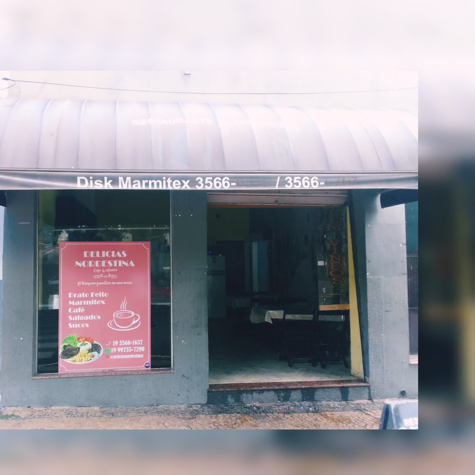 Fachada do Delícias Nordestina em Analândia (SP), com cartaz de marmitex